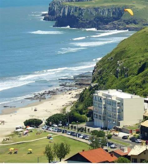 Kitnet K1 Em Torres-Rs - Na Mais Bela Praia Gaucha - Cozinha - Banheiro - Ar Condicionado - Smart Tv 32' - Wi-Fi - Anfitria Superhost No Bnb エクステリア 写真