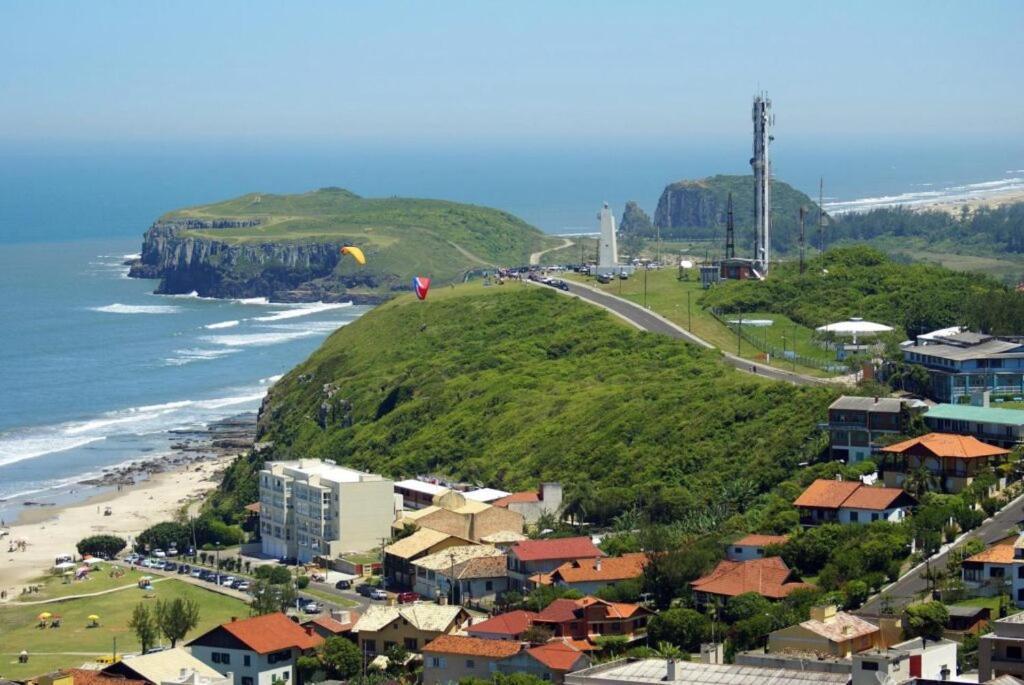 Kitnet K1 Em Torres-Rs - Na Mais Bela Praia Gaucha - Cozinha - Banheiro - Ar Condicionado - Smart Tv 32' - Wi-Fi - Anfitria Superhost No Bnb エクステリア 写真