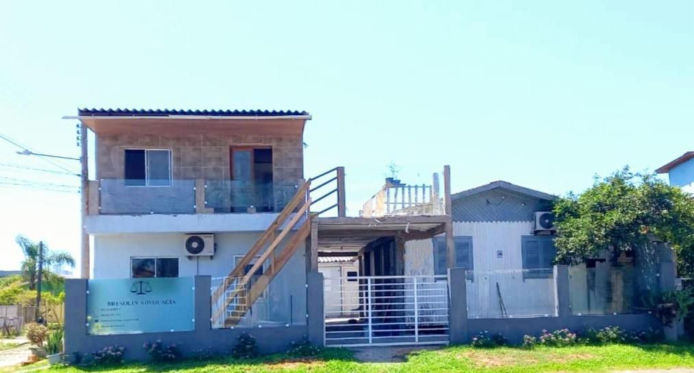Kitnet K1 Em Torres-Rs - Na Mais Bela Praia Gaucha - Cozinha - Banheiro - Ar Condicionado - Smart Tv 32' - Wi-Fi - Anfitria Superhost No Bnb エクステリア 写真